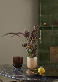 Pulmu vase. In the embrace of Pulmu, flowers breathe and blossom. The vase is particularly suited for low floral arrangements, such as tulips or ikebana arrangements. The timeless design of Pulmu produces an air of serenity also without flowers. Pulmu is fit for any space, but is, perhaps, at its sweetest when kissed by natural light. Pulmu brings out the best of its surroundings and illuminates even the faintest bud. The Pulmu vase is made from the bottom part of the Vieno blank.