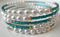 Teal and White Swarovski Pearl Memory Wire por BeaditudeBoutique