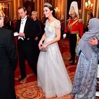 Kate's Closet on Twitter: "This evening the #DuchessofCambridge attended the Diplomatic Reception at Buckingham Palace. She looked every inch the Princess in a glittering gown by Jenny Packham and the Lover's Knot tiara 👸 Head to the blog for complete outfit details > https://t.co/WHJWnrNZPH… https://t.co/yZGVch3kKo"