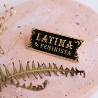 Pin 'Latina & Feminista' - Priscila Barbosa