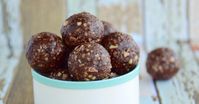 Recette de Energy balls façon brownie. Facile et rapide à réaliser, goûteuse et diététique. Ingrédients, préparation et recettes associées.