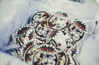 Des tatoos pour cadeaux d'invité ! A Homemade Star Wars & Lego Wedding for Geeks: Jennie & Jon