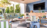 covered-porch-front-yard-courtyard