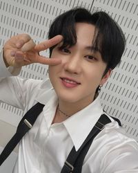 Stray Kids on Instagram: "쁘이 #straykids #stay #🐖🐇 #thesound"
