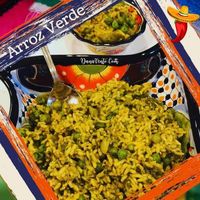 Mexican Green Rice | Arroz Verde – a refreshing spin on your everyday basic white rice, transforming it in a few simple steps #CincoDeMayo #GreenRice #ArrozVerde #rice