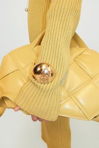 Bottega Veneta Pre-Fall 2020 Fashion Show Details: See detail photos for Bottega Veneta Pre-Fall 2020 collection. Look 15