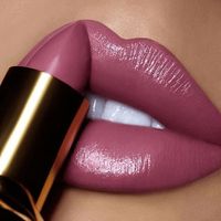 The 2-in-1 Kissproof Matte Lipstick & Lipliner matches all your lips' needs to be presented fuller and more elegant. The lip liner that comes with applies to your lips making it more plumper while holding off the matte lipstick better. Features A lip liner and a lipstick in one set Full coverage lip make-up Intense