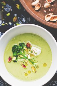 Broccoli and pistachio soup