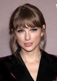 L'évolution des cheveux de Taylor Swift de 2006 à aujourd'hui | Addicts à la crinière