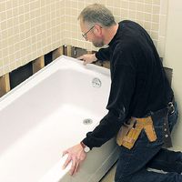 If it's time to replace a bathtub, follow these tips for choosing a replacement that feature comfortable contours, stylish silhouettes, and durable forms that function for decades.