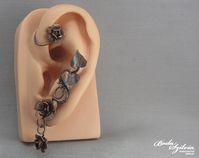 Wire wrapped nature inspired copper flower ear wrap, no piercing required! It's made of 100% copper. The flowers and leaves are created by me too using copper sheet. It's cut from the copper sheet with a saw, hammered and soldered to the wire. Antiqued and carefully polished. The ear wrap is for the left ear. You can find more nature inspired pieces here: https://www.etsy.com/shop/bodaszilvia?section_id=25374905&ref=shopsection_leftnav_ Plz, read my policies before buying. Thank you! If you are