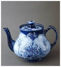 Macintyre Moorcroft Florian Ware teapot flow blue and white art nouveau floral design, c 1905-1920s, ceramic, UK #CeramicaStyles #Ceramica #Pottery click for more info..