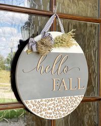 I got crafty this weekend with my @glowforge 😆😆 I made this cute door hanger to welcome Fall. It was a super quick and easy project and I…