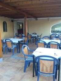 Puedes disfrutar del desayuno relajado y fresquito en nuestra terraza...