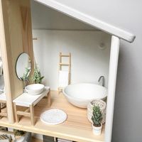 @a.dollhouse.designs on Instagram: “Rearranging my little bathroom. All elements are the same but a totally different layout 🙃. Which one do you like better? . Перепланировка…”