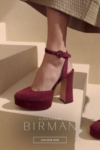 Full of poetic details and pure sophistication, the Fall Collection arrives in style.