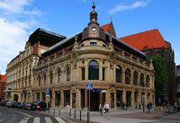 Built in 1892 in in Art Nouveau/Neo-Baroque style, the hotel Monopol is located a 5-minute walk from Rynek, Wroclaw's main square. The 5-star hotel has been a favourite of artists and business people alike with actress Marlene Dietrich staying at the Monopol during her visits to Wroclaw.