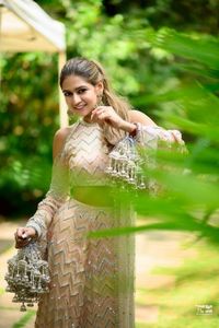 Deepika Ghose keeping her ‘Choora Ceremony’ look, simple and gorgeous! 😍 PS: Aren’t those silver kaleeras doing the real talk?!
#TheCrimsonBride #BeTheCrimsonBride #bridal #bridaloutfit #bridalmakeup #instawedding #jewellery #bridaljewellery #floraljewellery #mehendi #mehndi #mehendioutfit #instabride #designeroutfits #designerlabel #indianwedding #designeroutfit #traditionalbride #bridaloutfit #everythingbridal #bridalphotography #photography #bridalphotographer #weddings #weddingphotographer