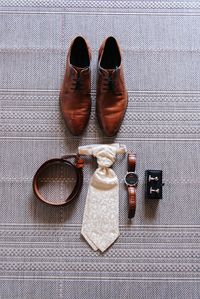 Hochzeit - Lichtmädchen Fotografie { wedding, weddingpictures, Hochzeit, heiraten, Hochzeitsfotos, Bräutigam, groom, getting ready, details, jewellery, shoes, accessoires, Hochzeitsfotografie, natürlich, modern, Hochzeitsfotografin München}