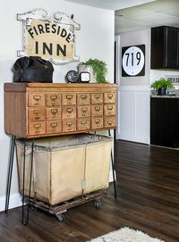 Do you love the look of vintage decor and fashion? Shop my favorite and highly curated vintage-inspired Amazon decor and fashion finds! #vintagedecor