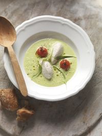 Serviervorschlag für Hechtnockerl mit Bärlauchschaum #lafer #johannlafer #rezept #rezepte #suppe #kochen #lecker #food #selbstgemacht #hecht #fisch #bärlauch