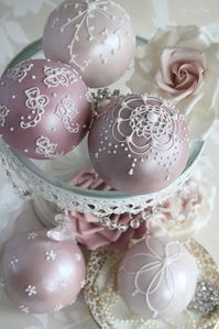 I've been a sucker for cake balls lately.. Especially wedding cake & bananas foster <3