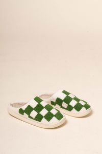 Stay trendy AND cozy with these slippers all year round! The Charlie Checkered Slipper features a shearling lining and a checkerboard detail embroidered on the front. Small = 5/6 Medium = 7/8 Large = 9/10
