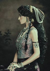 karachiite: “ Pakistani Model Nadia Ali ”