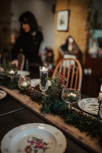 centro de mesa con decoración navideña