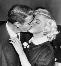 Marilyn Monroe & Joe Dimaggio 1954