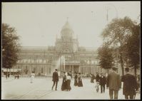 The front of the Paleis voor Volksvlijt, Frederiksplein, Amsterdam. Anonymous, approx 1900