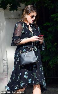 Princess Eugenie dons a face mask and sunglasses as she shops in west London | Daily Mail Online