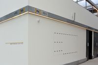 2017, Gif-sur-Yvette (91) L’atelier Polygraphik a été missionné pour concevoir un système signalétique pour le bâtiment Eiffel du campus universitaire de l’École CentraleSupélec. Nous avons dessiné le caractère typographique monospace “Central” pour mettre en place un système de repérage alphanumérique universel. Celui-ci permet le déplacement aisé des étudiants, en donnant toutes les informations nécessaires, sans pour autant saturer l’espace d’informations. ...