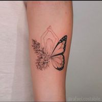 Beautiful Butterfly Designed Thigh Tattoo idea