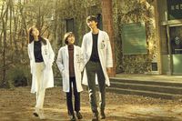 Lee Sung Kyung, Ahn Hyo Seop y So Ju Yeon sonríen cálidamente en nuevo póster de “Romantic Doctor Kim 2”