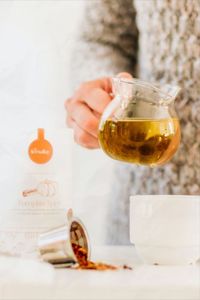 Cinnamon, cloves, and ginger make this decadent pumpkin spice tea a comforting delight that you can enjoy all year round. Delicious with milk and honey and iced in summer months! Enjoy 100% organic tea with red rooibos, honeybush, and cinnamon bark for your optimal wellness.