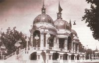 FERIA DE JULIO En 1926, Carlos Cortina realizó para el ayuntamiento un nuevo pabellón de estilo barroco que por las noches se iluminaba.
