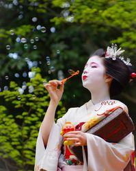 April 2017: maiko Katsuna of Kamishichiken by yoco405_ on Instagram ༼ つ ◕◡◕ ༽つ Geisha-kai on P a t r e o n || Instagram