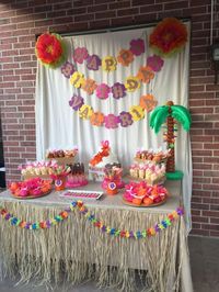 Hawaiian luau birthday party! See more party ideas at http://CatchMyParty.com!