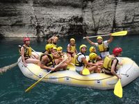 Nehir raftinginin Doğru olanını nasıl seçersiniz? Seyahatinizi planlamadan önce, rafting tur operatörüne birkaç soru sorun
