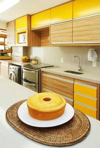 Cores para cozinha com armário de madeira e amarelo #coresparacozinha #coresparacozinhaparede #coresparacozinhapequena