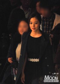 끝나가는 주말 저녁엔 - 문채원 갤러리