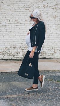 casual maternity look