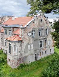 See more cool listings on REALPORTICO. #manor #herrenhaus #gutshaus #travel #polen #immobilien #immobilienkauf #investment #abandoned #mansion #history #vintage #oldhouse #house #building
