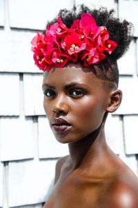 Fleurs cheveux afro crépus naturels