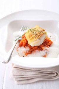 Serviervorschlag für Gebratener Zander im Kartoffelmantel auf Paprika-Kraut mit Rieslingschaum #lafer #johannlafer #hauptspeise #hauptgericht #johannlaferrezept #kochen #rezept #rezepte #food #lecker #leckerschmecker #schmeckt #selbstgemacht #essen #fisch #zander #kartoffel #kartoffeln #paprika