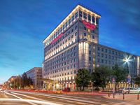 Year opened: 1958 Style: Soviet Socialist Realism. Although completely restyled in a not unpleasant, yet bland international contemporary style, the "Grand" is an opportunity to stay in Soviet 1950s style.