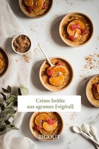 Une crème brûlée aux agrumes étonnante qui change. Une recette complètement végétale qui vaut le coup pour un dessert original. 100% vegan 🧡🍊 //////// #recette #cremebrulee #agrumes #dessert #clementine #pamplemousse #foodphotography #photographieculinaire #foodblogger