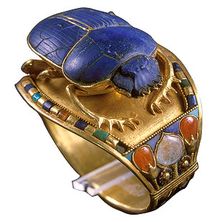 Abstracto Arte patron Escarabajo antiguo Egipto Pulsera de cadena de Joyas oro colgante redondo Abstracto Arte patron Escarabajo antiguo Egipto Pulsera de cadena de Joyas oro colgante redondo
