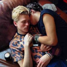 Brunette gay enjoy blowing photo